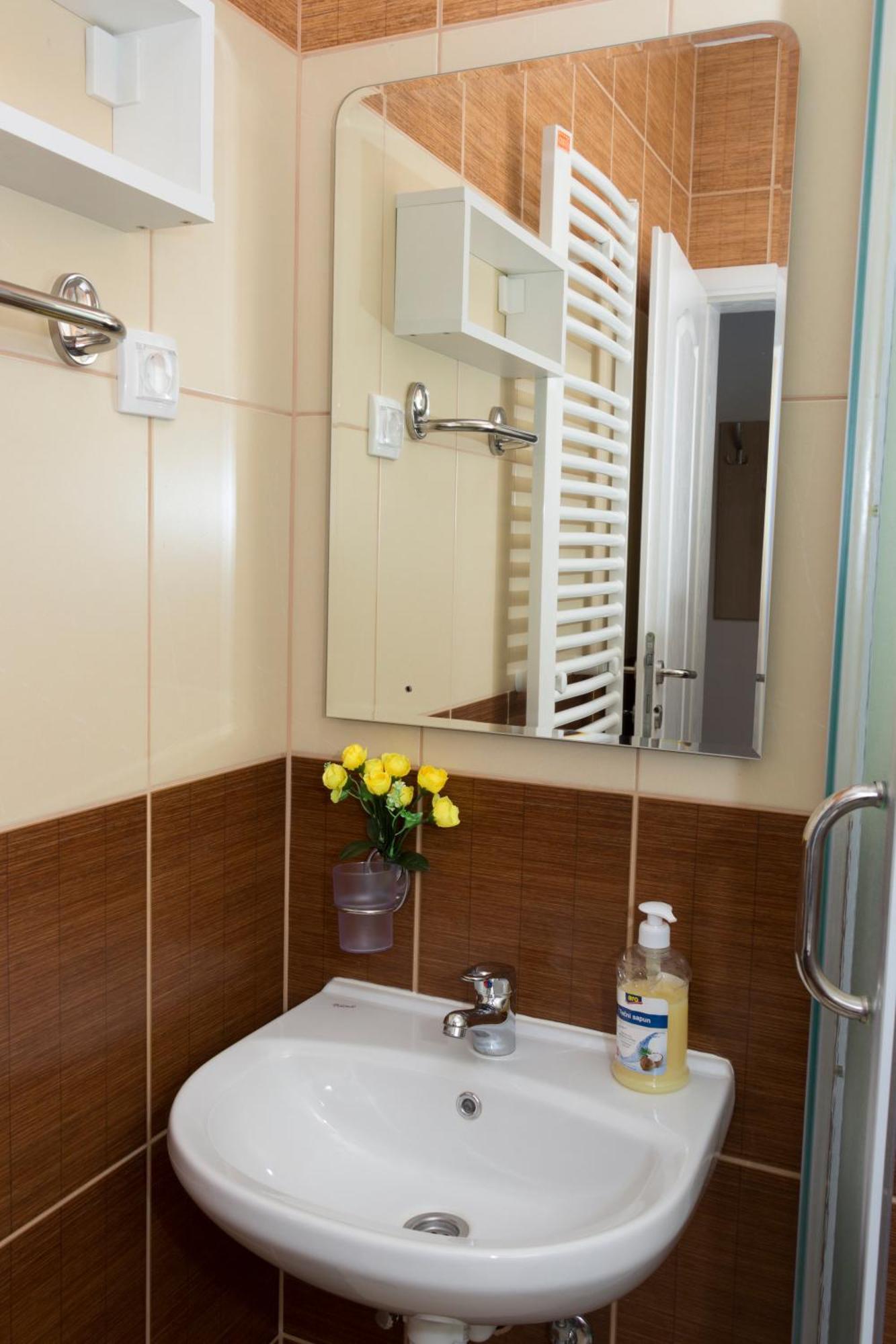 Kety Apartments Kragujevac Oda fotoğraf